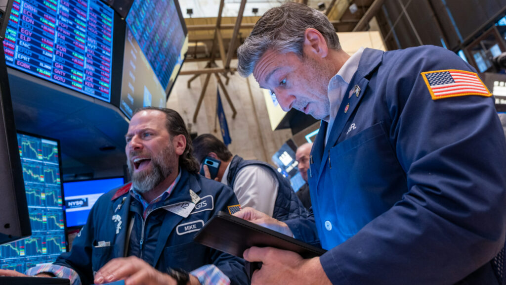Wall street traders april 4 2025